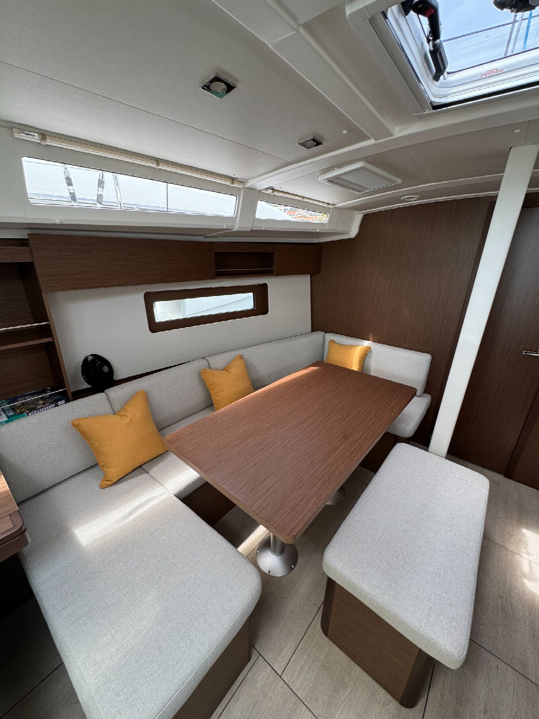 Photo #2 - BENETEAU OCEANIS 37.1 (Bora-Bora) in Ajaccio - 3501