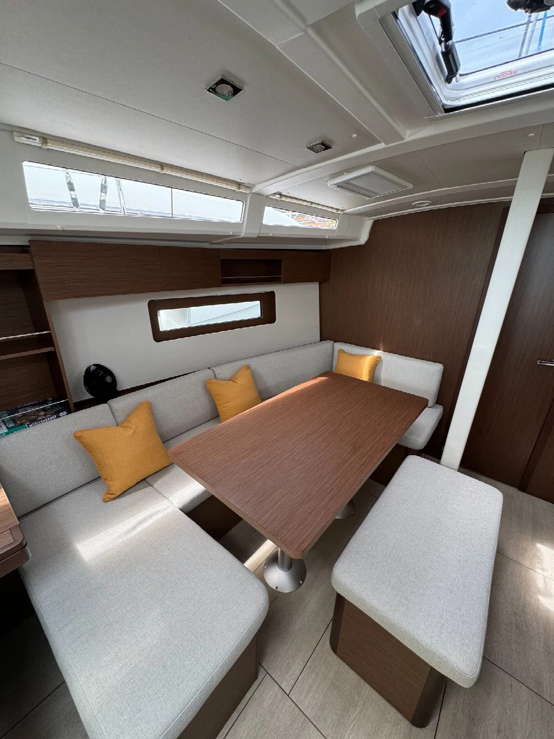 BENETEAU OCEANIS 37.1 (Bora-Bora)  - 1