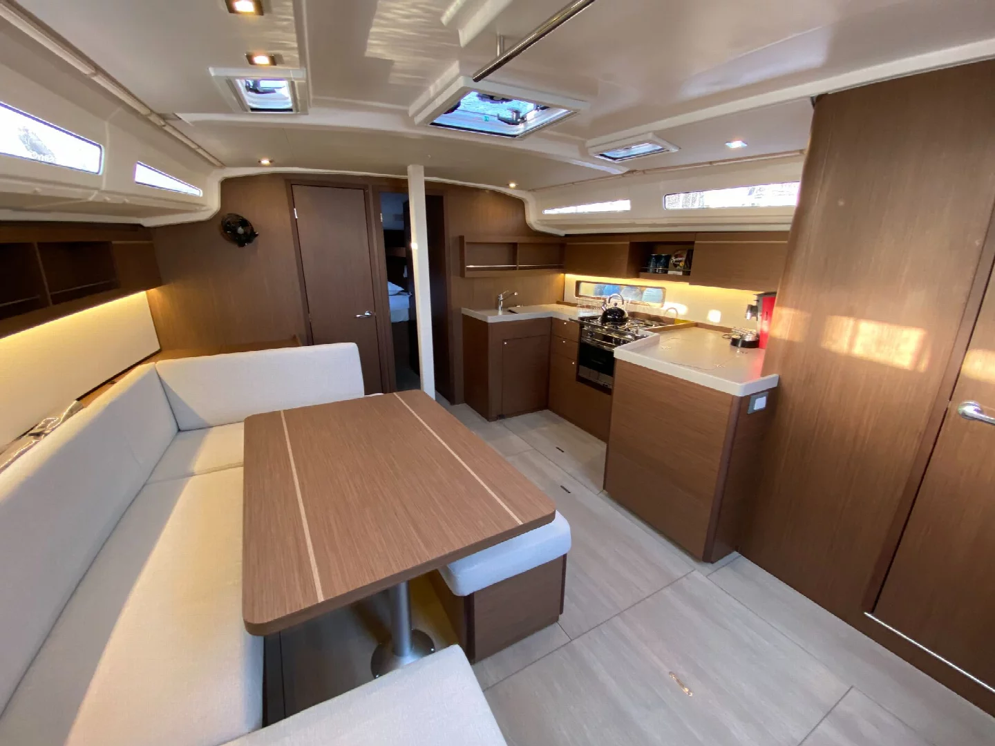 BENETEAU OCEANIS 40.1 (Lima)  - 2
