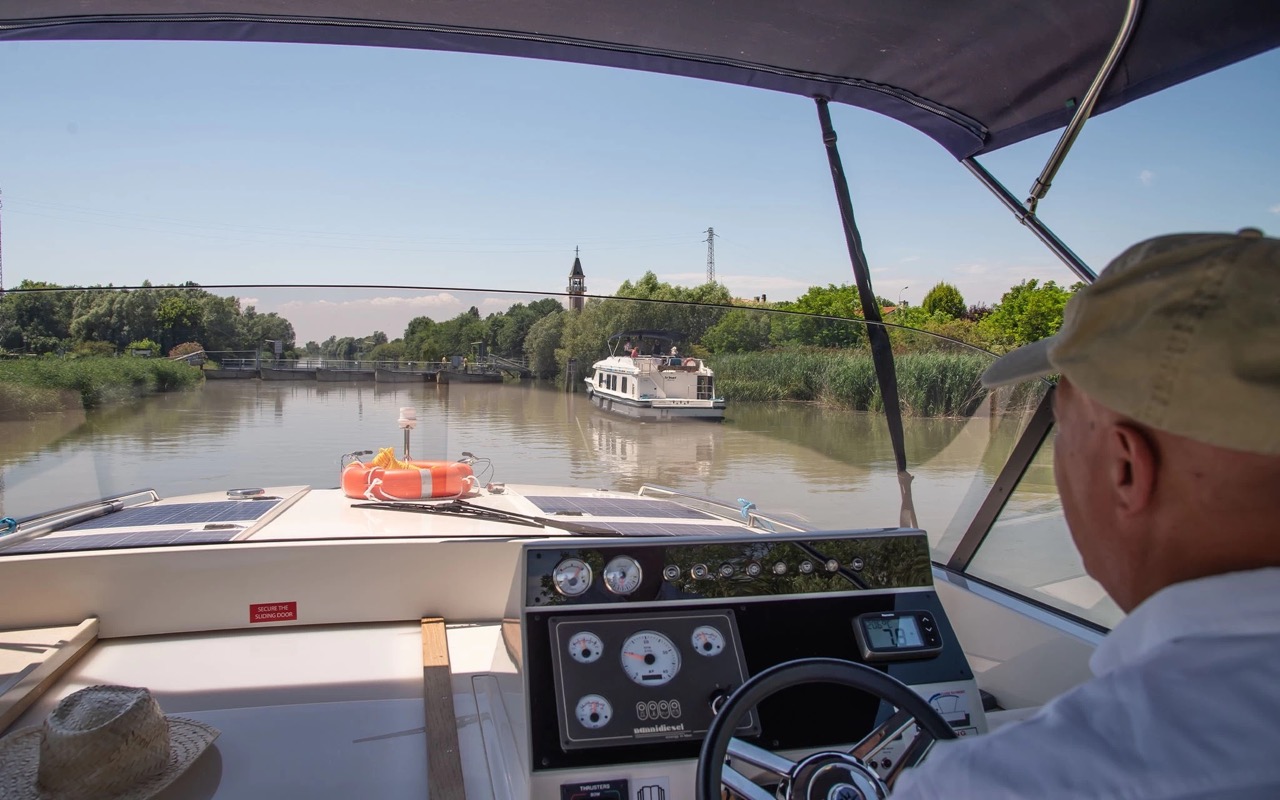 Photo #2 - Grand 37 (Grand 37) in Casale sul Sile - 3571
