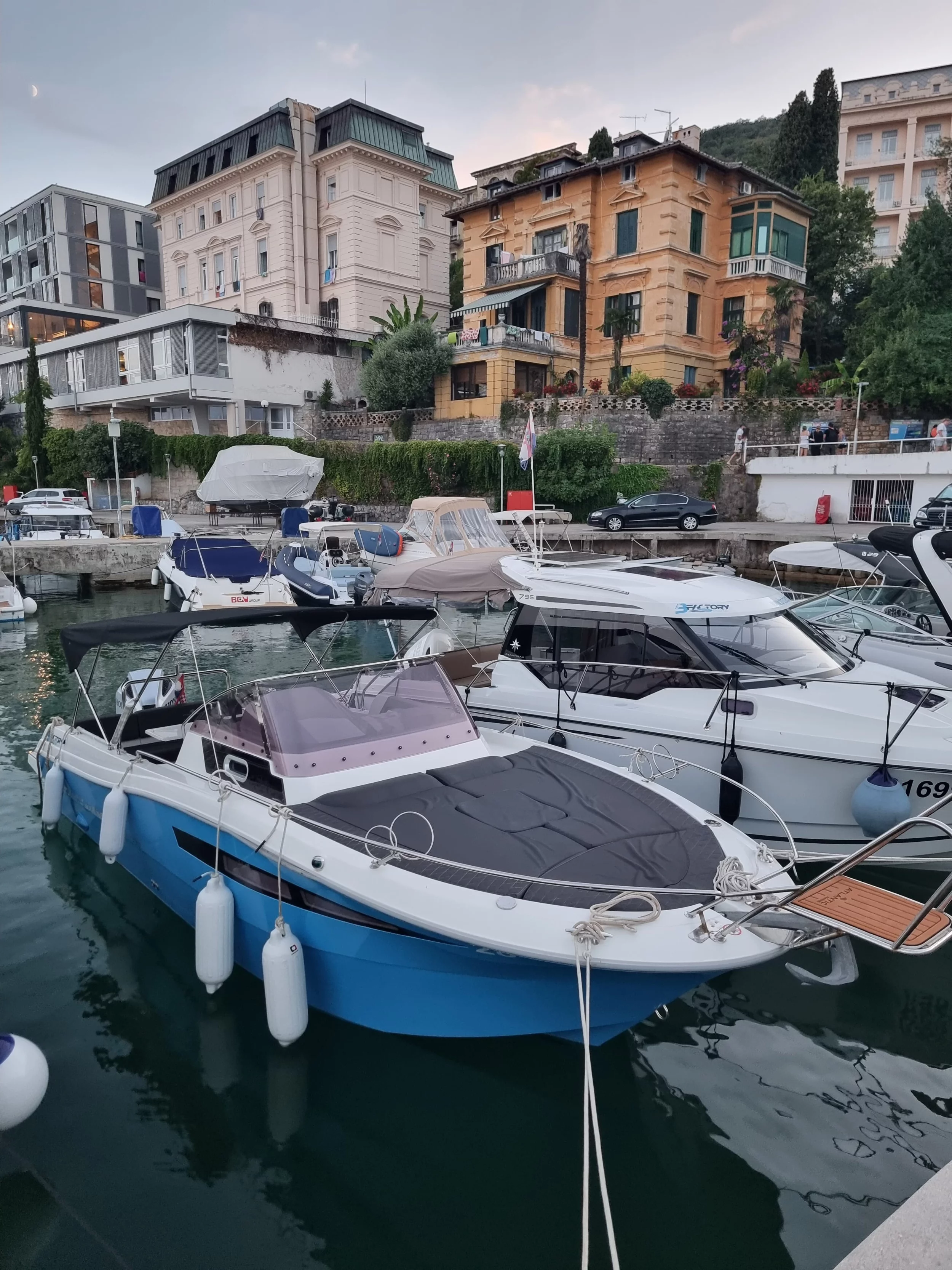 Atlantic Suncruiser 730 (Lady Blue)  - 1