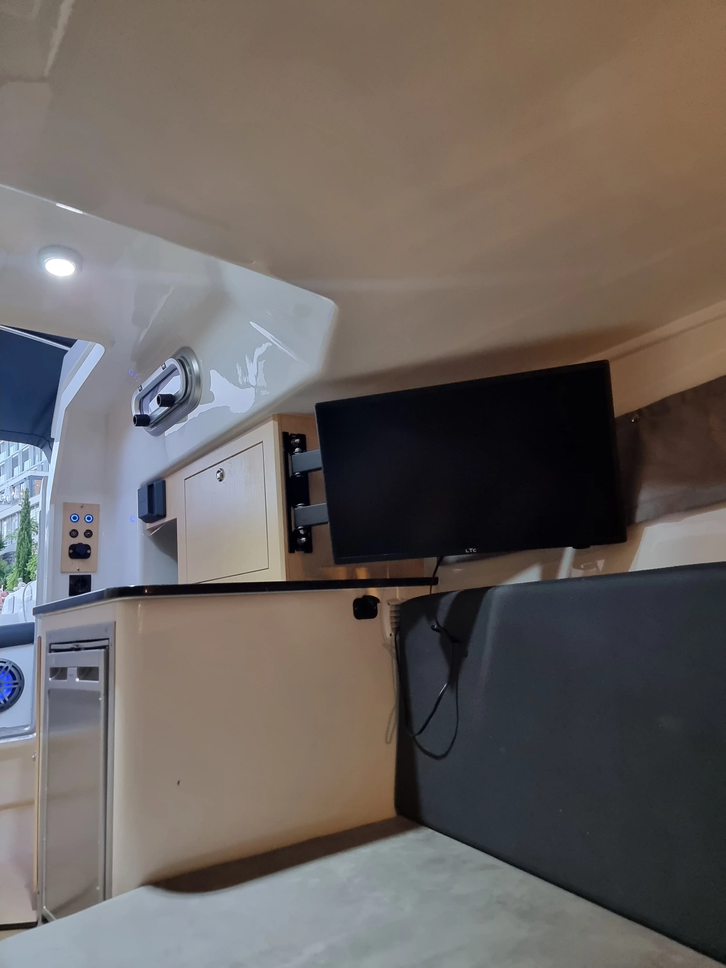 Atlantic Suncruiser 730 (Lady Blue)  - 8