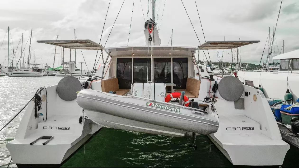 Comar Comet CAT 37 (Andaman Discovery)  - 2