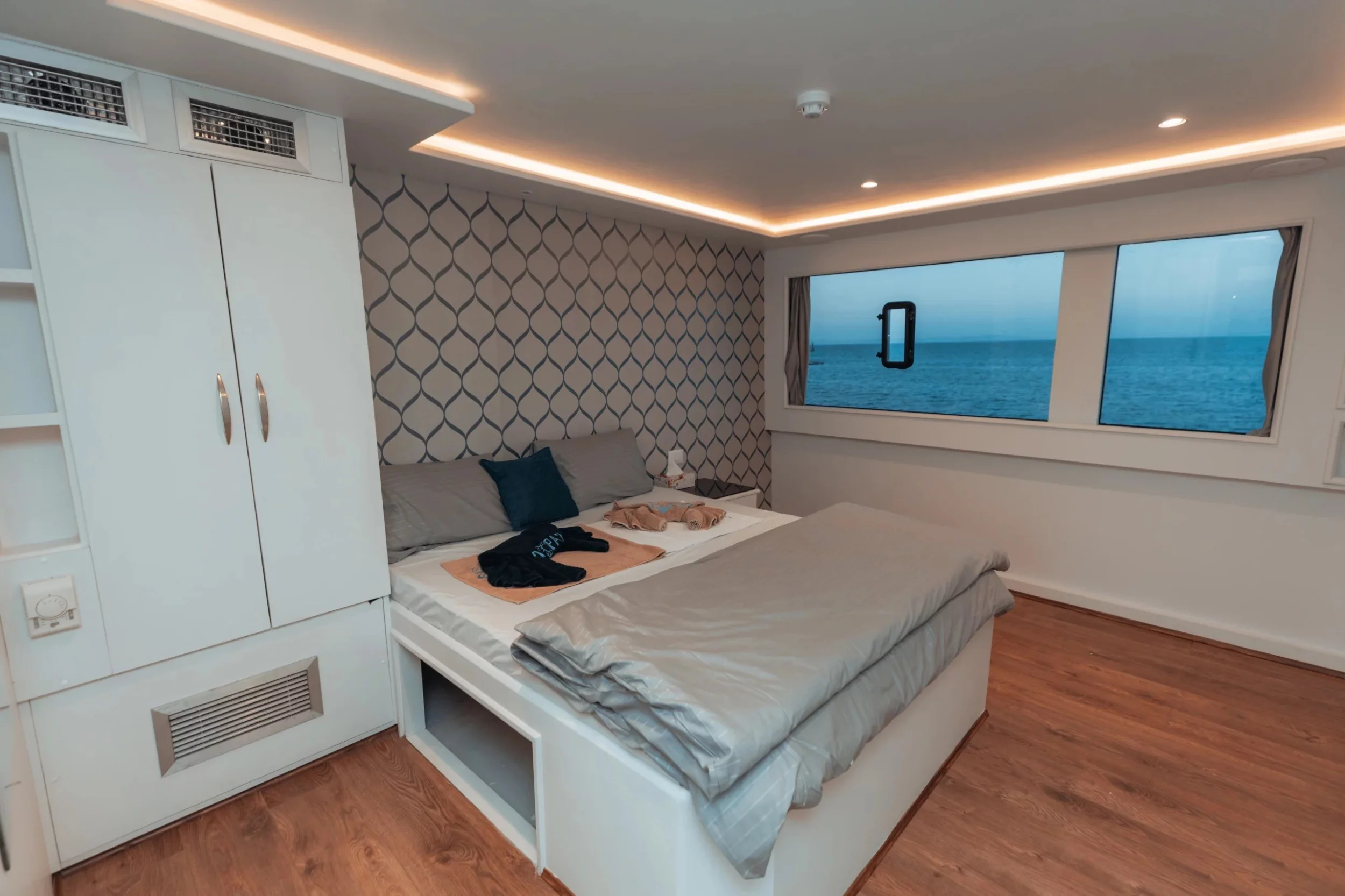 Custom Built (M/Y Topaz)  - 7