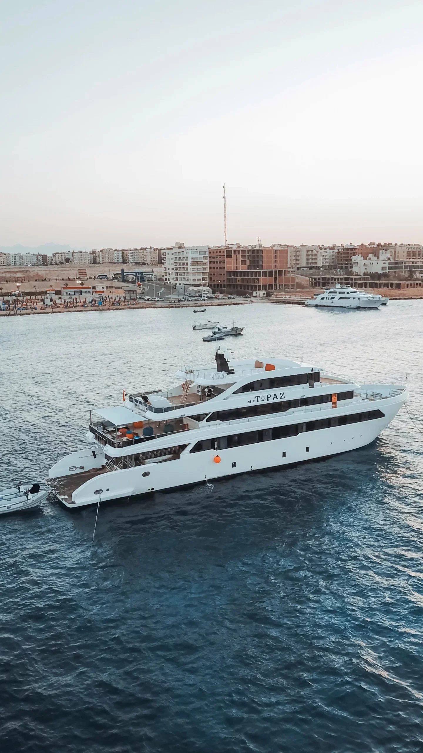 Custom Built (M/Y Topaz)  - 9