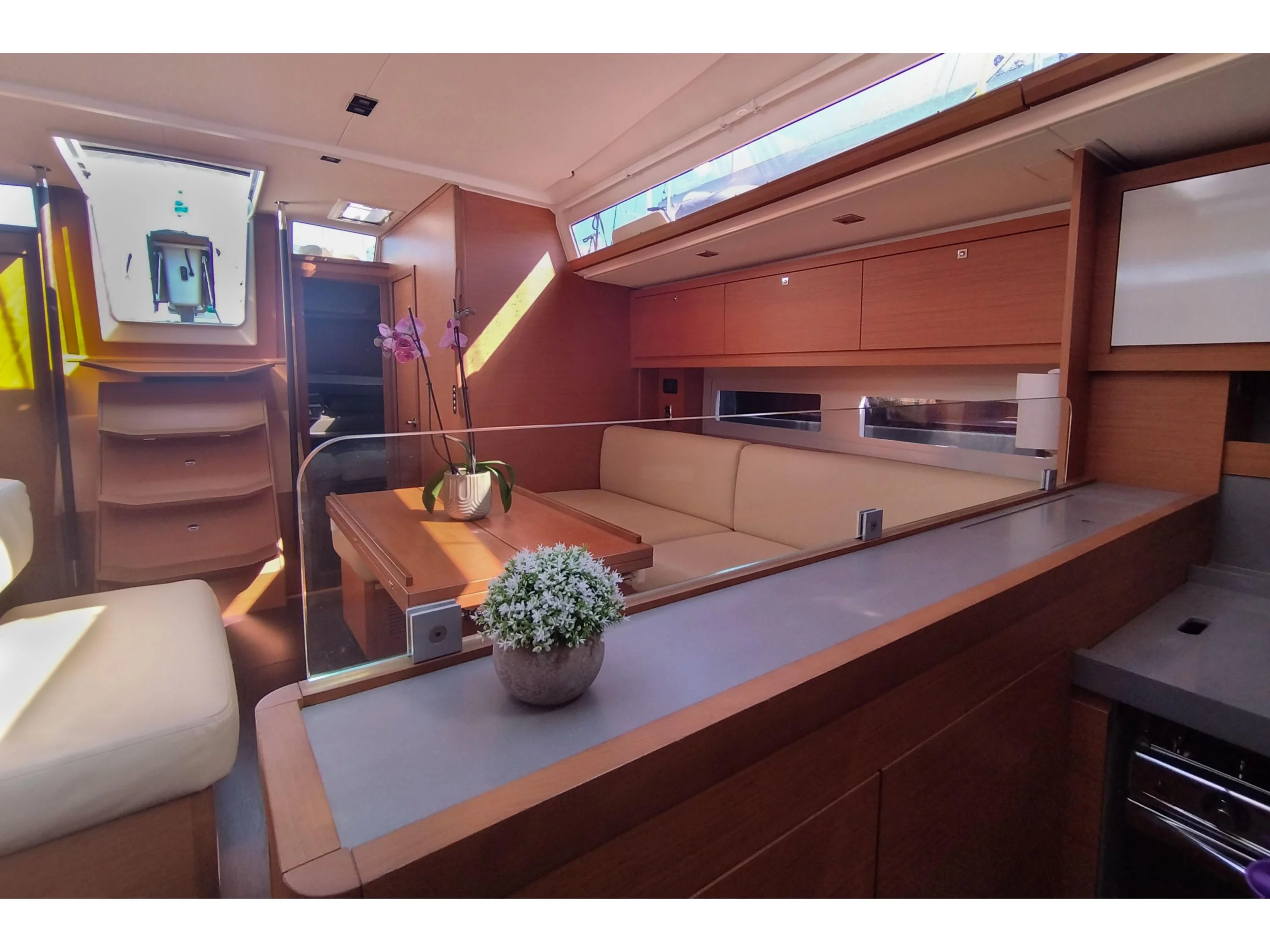 Dufour 530 Owner's version (Rhamnus) Interior image - 9