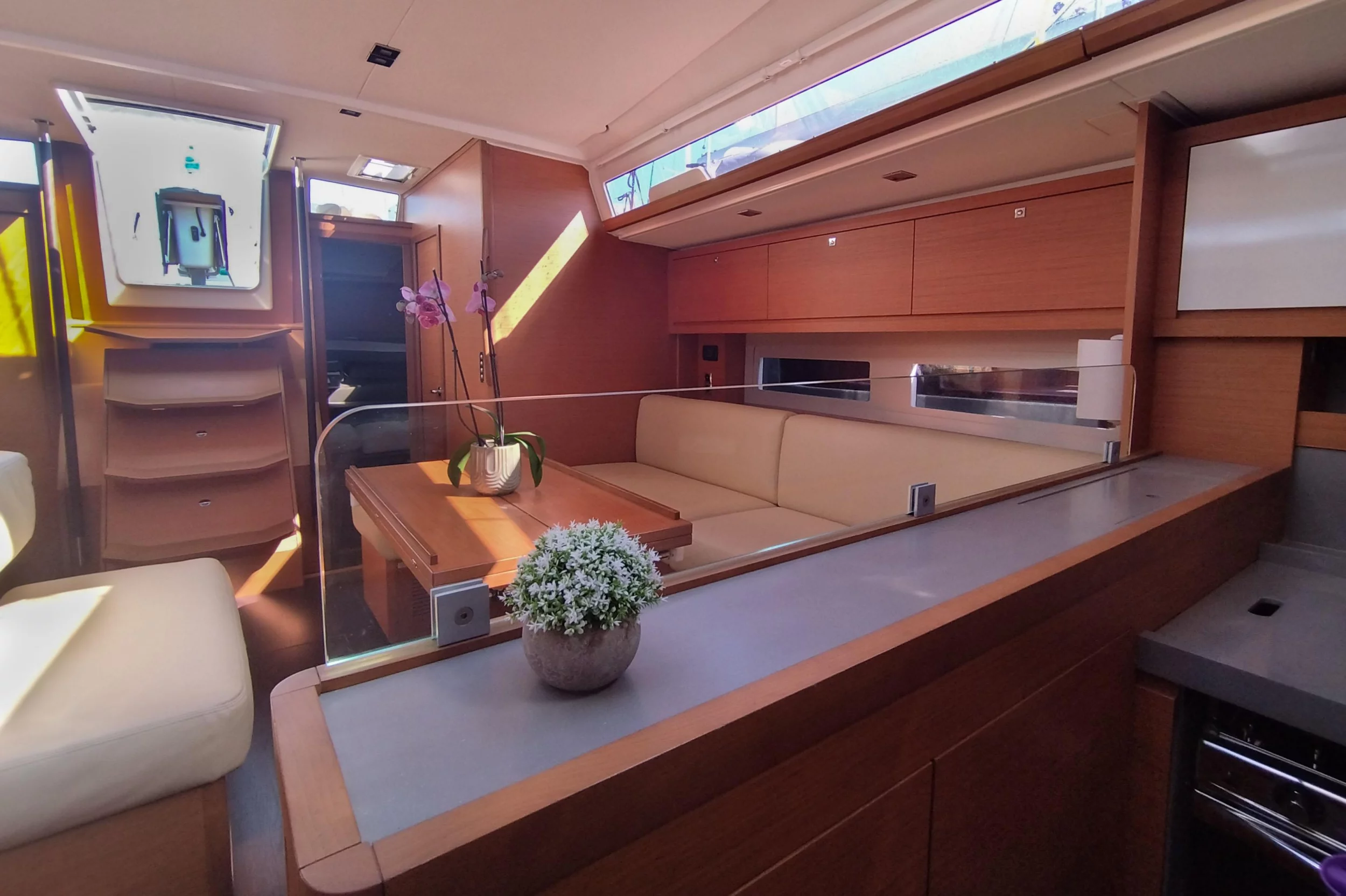 Dufour 530 Owner's version (Rhamnus)  - 12