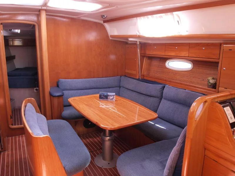 Bavaria 42 (Sea King) Interior image - 11