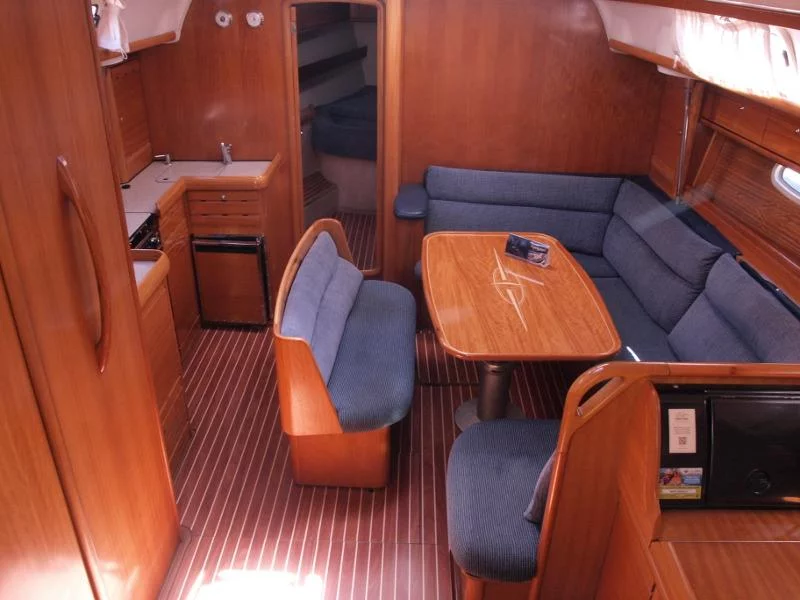 Bavaria 42 (Sea King) interior - 13