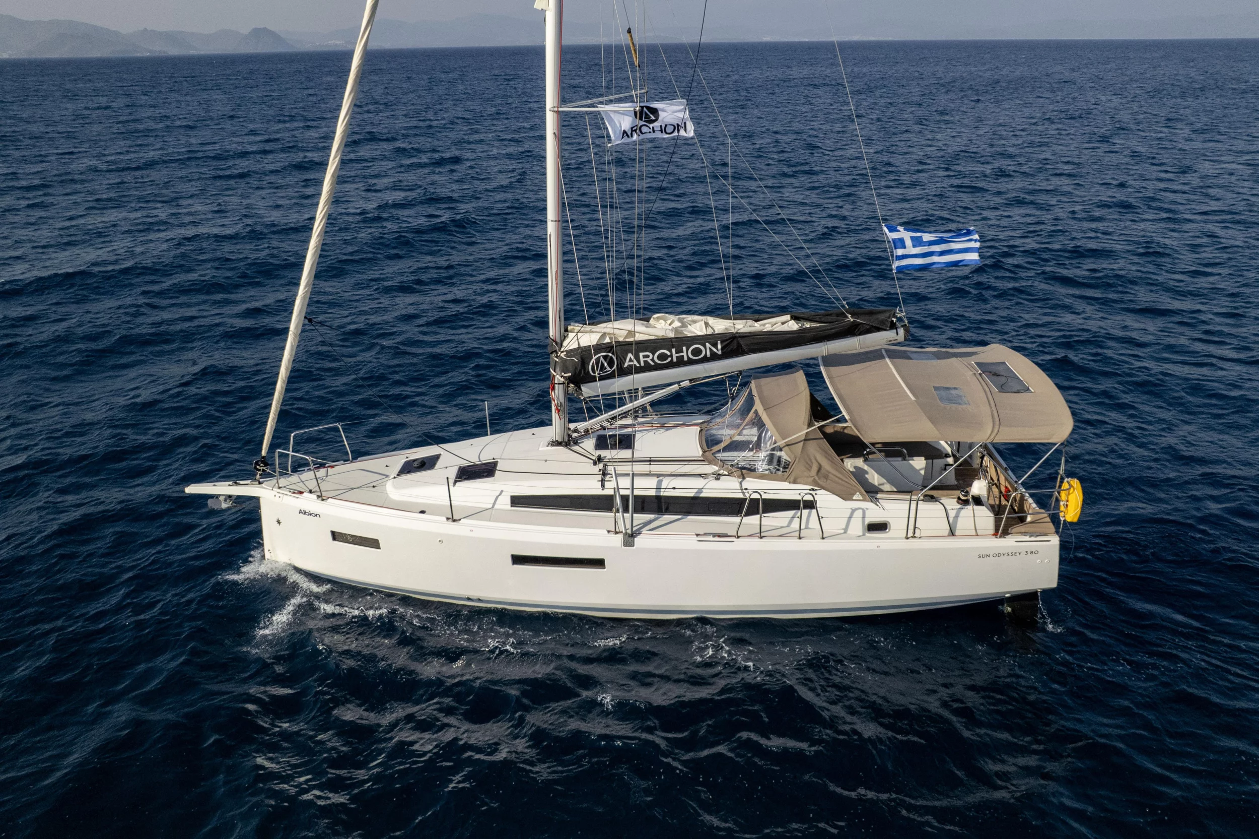 Sun Odyssey 380 (Albion)  - 12