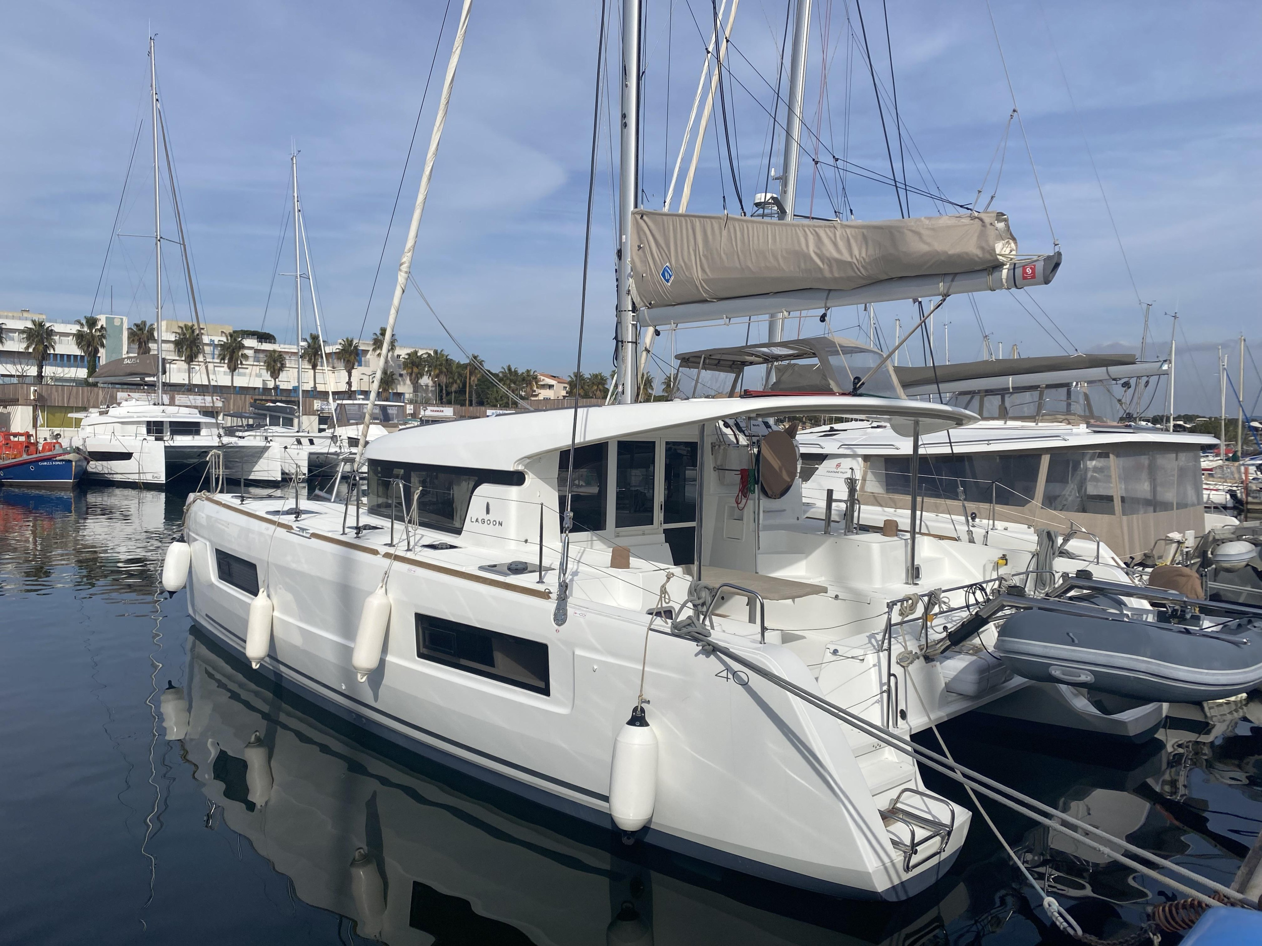 Photo #1 - Lagoon 40 (Fil'eole) in Hyeres - 63616