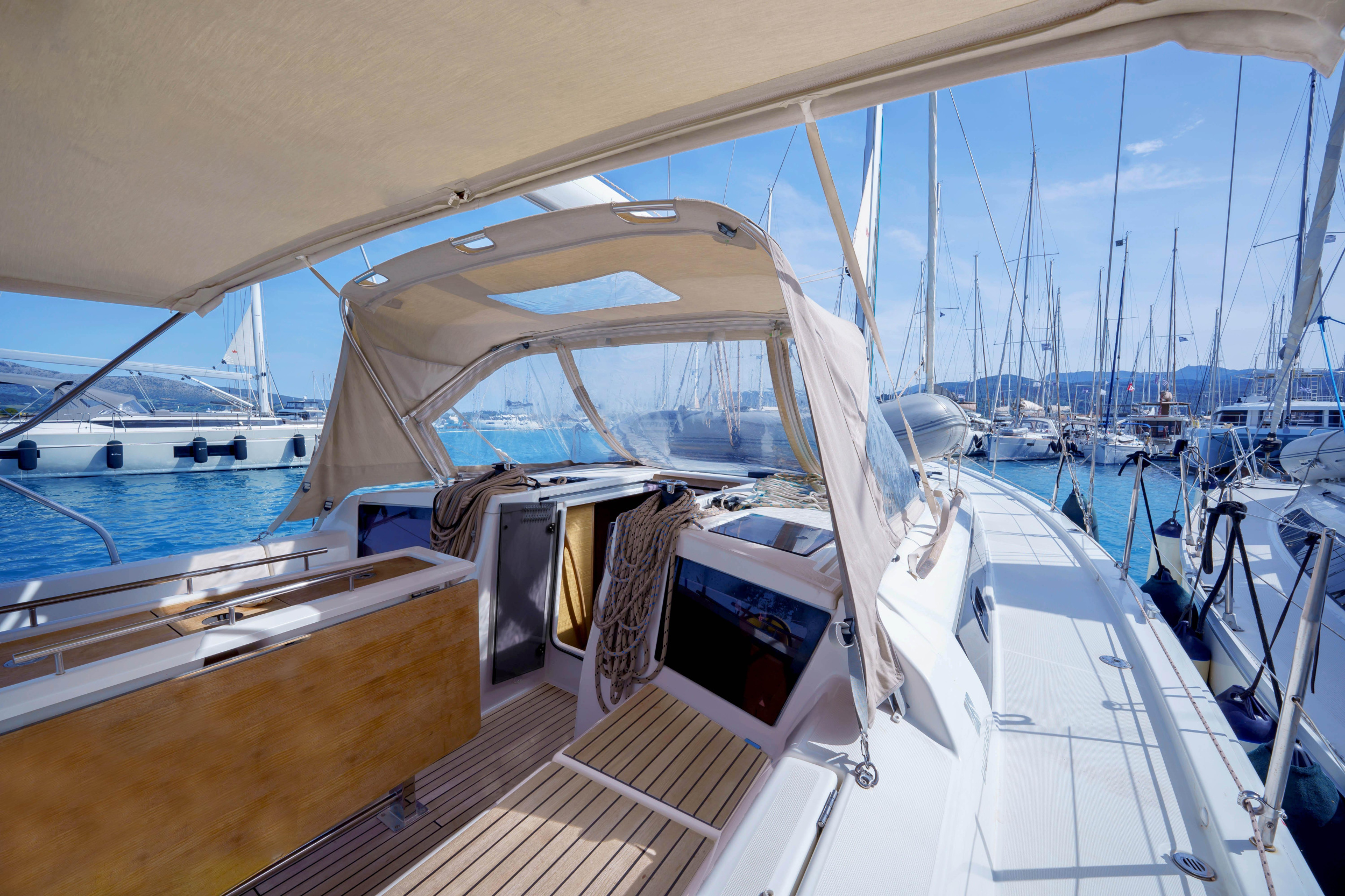 Photo #8 - Dufour 390 (Blue Dream) en Lefkada - 21249