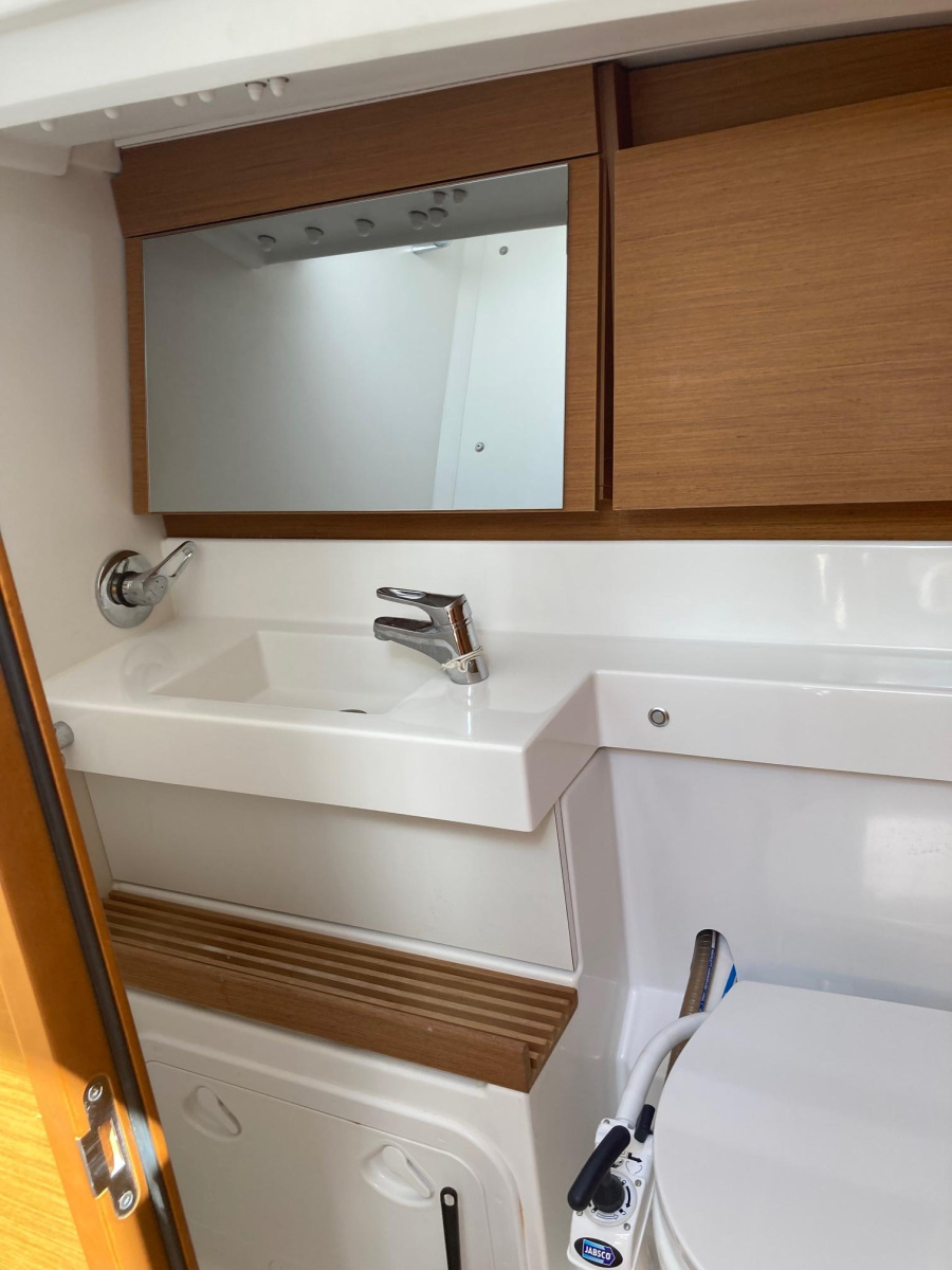 Sun Odyssey 440 — photo 7