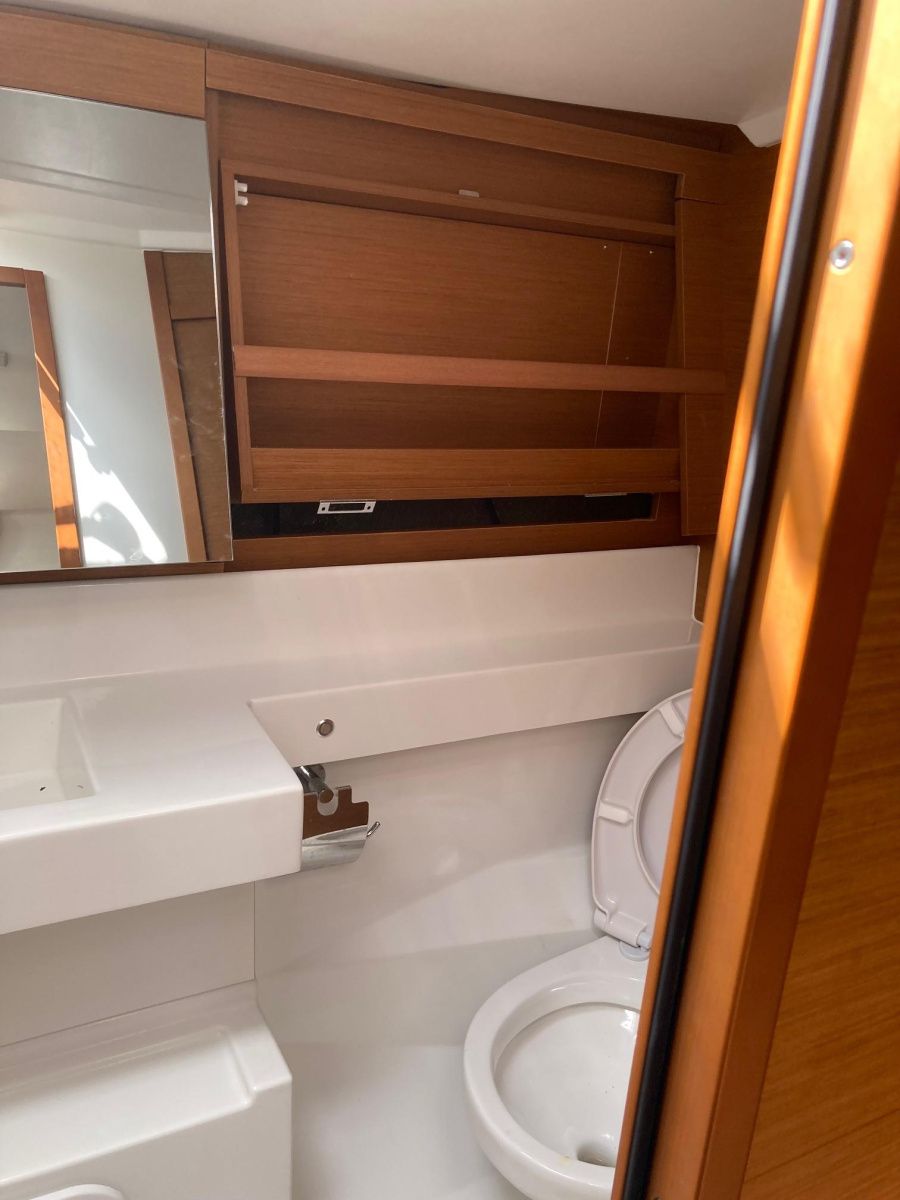 Sun Odyssey 440 — photo 12