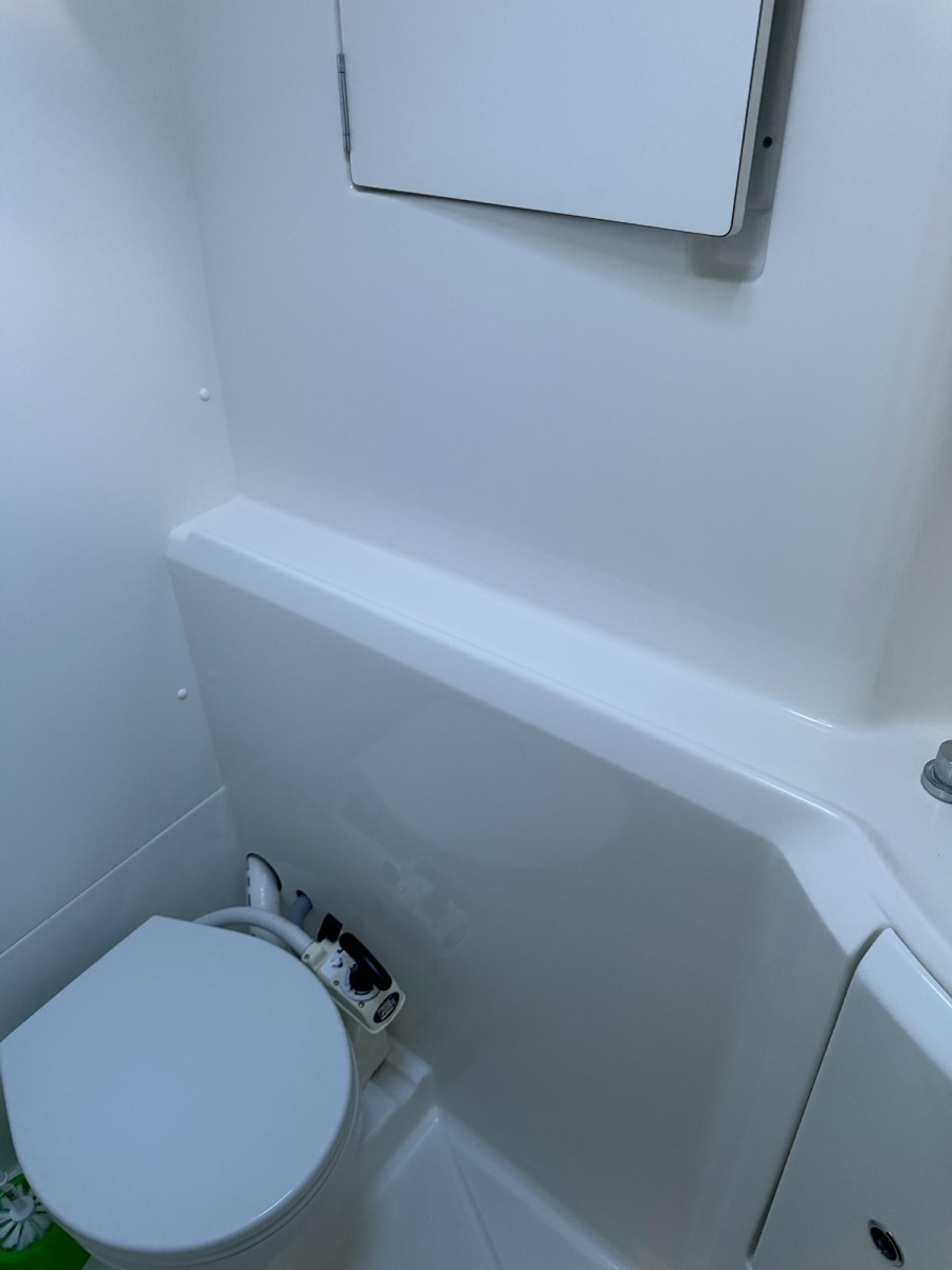 Lagoon 380 — photo 13