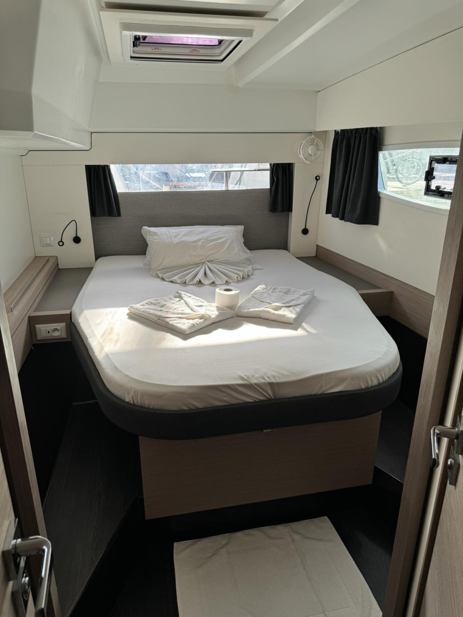 Photo #3 - Astréa 42 (ROXY II) in Le Marin - 24863