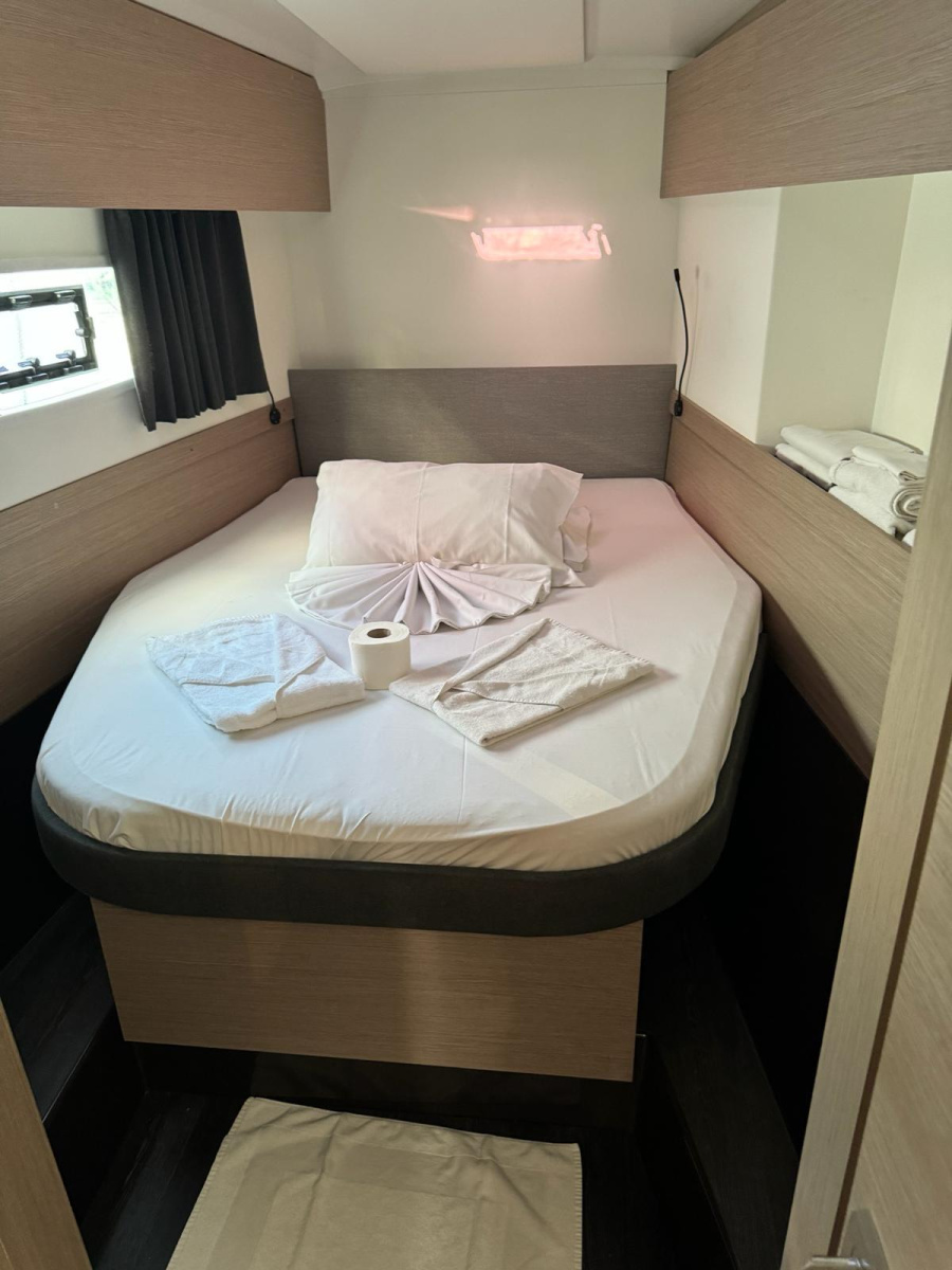 Photo #7 - Astréa 42 (ROXY II) in Le Marin - 24863