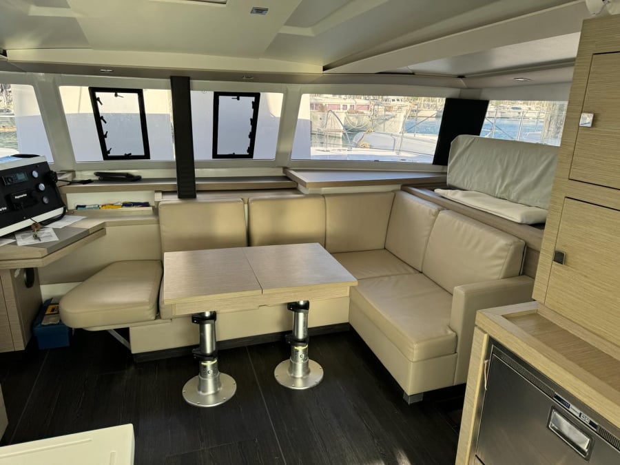 Photo #9 - Astréa 42 (ROXY II) in Le Marin - 24863