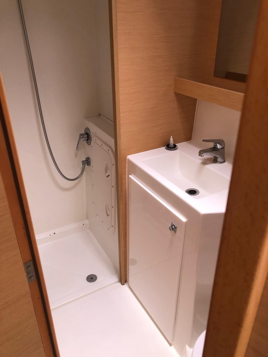 Lagoon 42 — photo 11