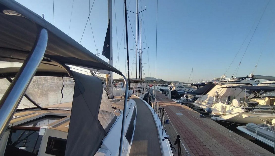 Photo #3 - Dufour 530 Owner's version (Rhamnus) in Portisco - 24464