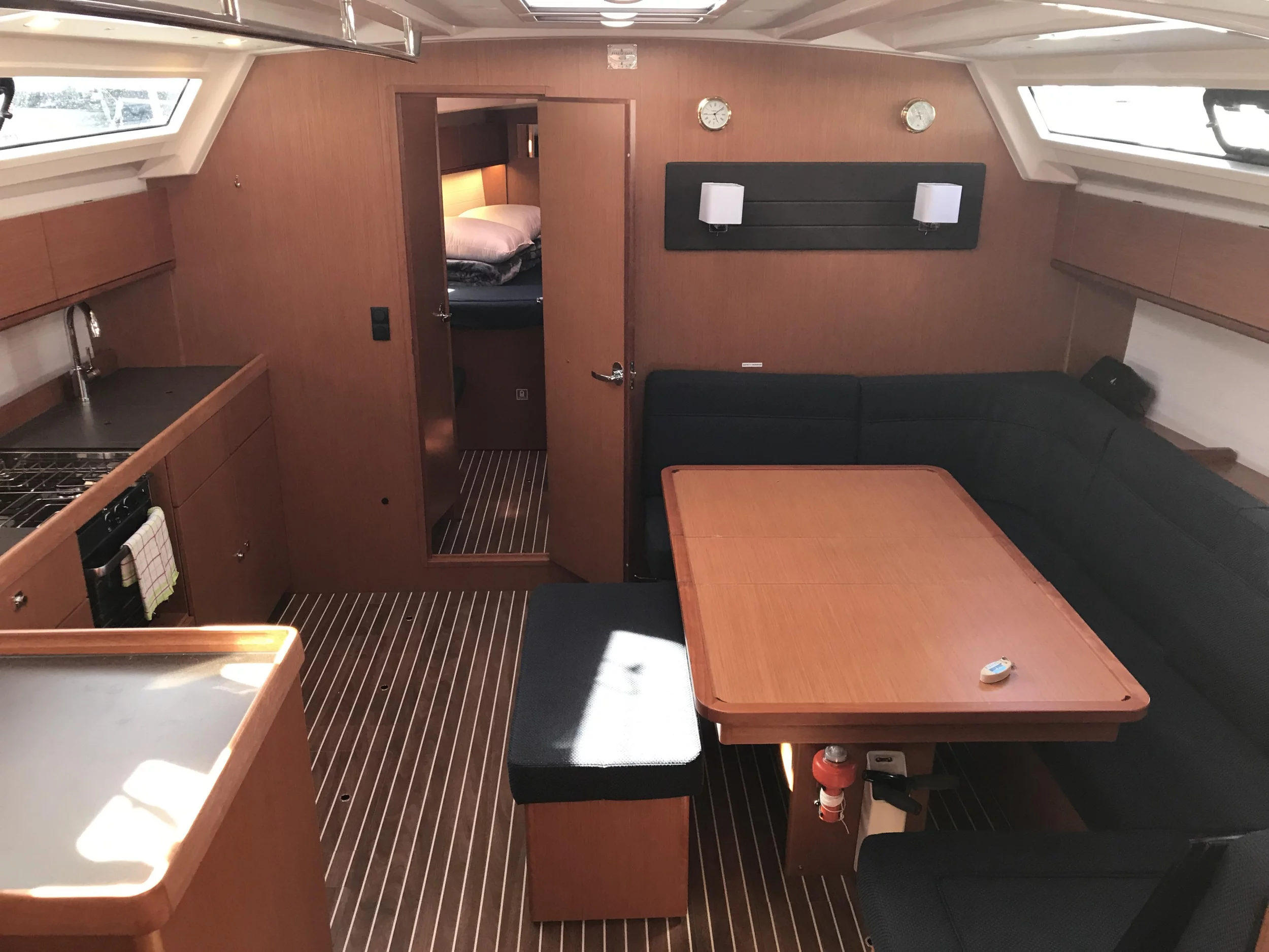 Bavaria Cruiser 46 (S/Y Kynthia) Interior image - 1
