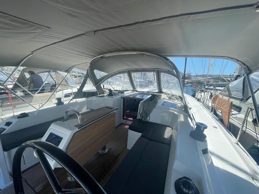 BAVARIA C42 — photo 368