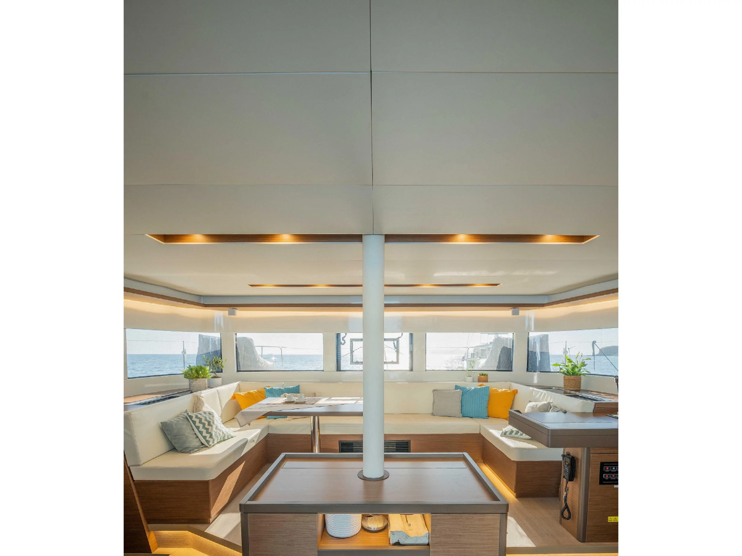 Lagoon 50 (ONEIDA 2) Interior image - 10