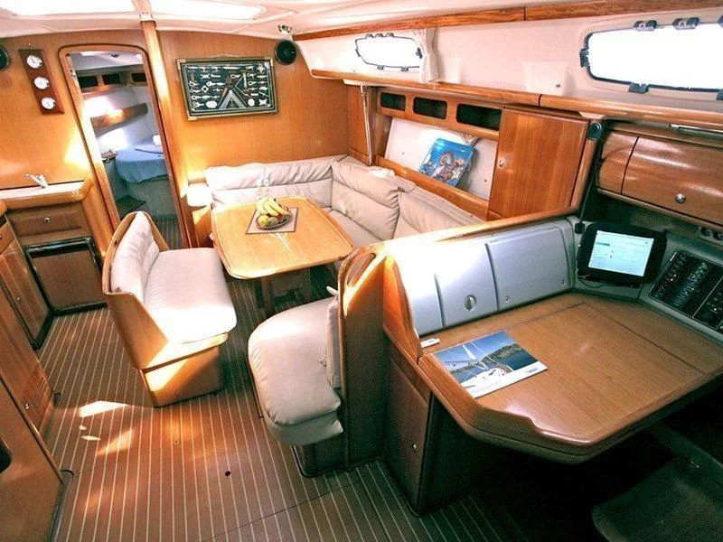 Bavaria 42 Cruiser (Iraklis) Interior image - 8