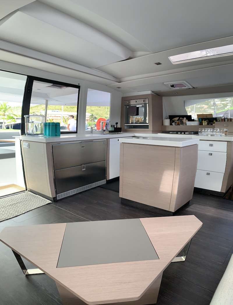 Photo #2 - Fountaine Pajot Saona 47 (Champs-Elysees) en Road Town - 19218