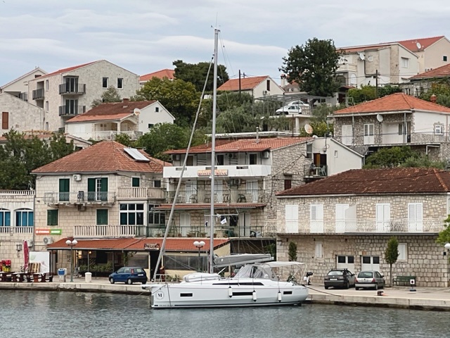 Photo #13 - Oceanis 40.1 (NORTHERN LIGHT) in Trogir - 24415