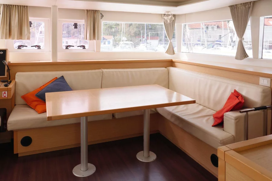 Lagoon 450 (MADAGASCAR) Interior - saloon (photo taken 2019) - 5