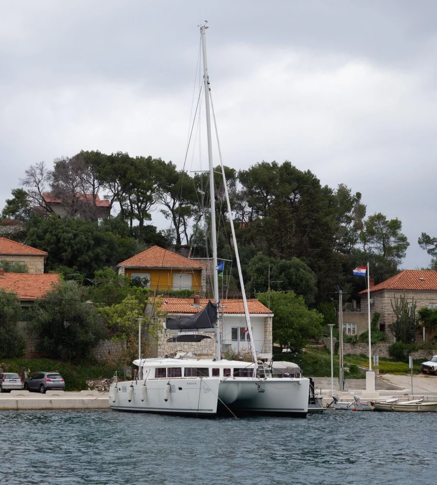 Lagoon 450 (MADAGASCAR) Exterior (photo taken 2019) - 8