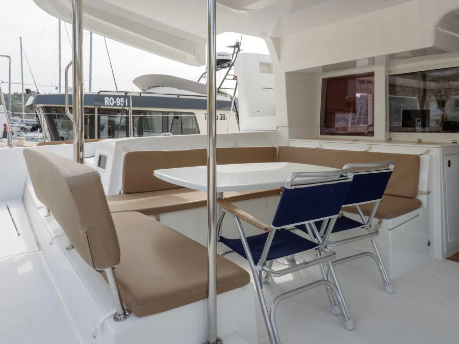Lagoon 450 (MADAGASCAR) Exterior - deck (photo taken 2019) - 15