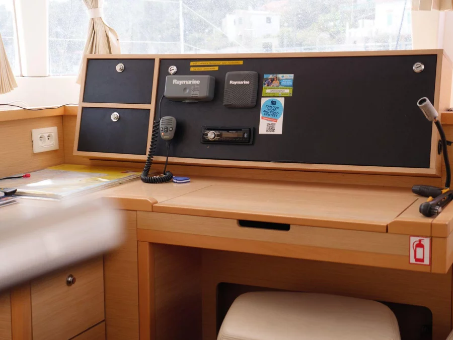 Lagoon 450 (MADAGASCAR) Interior - saloon (photo taken 2019) - 18
