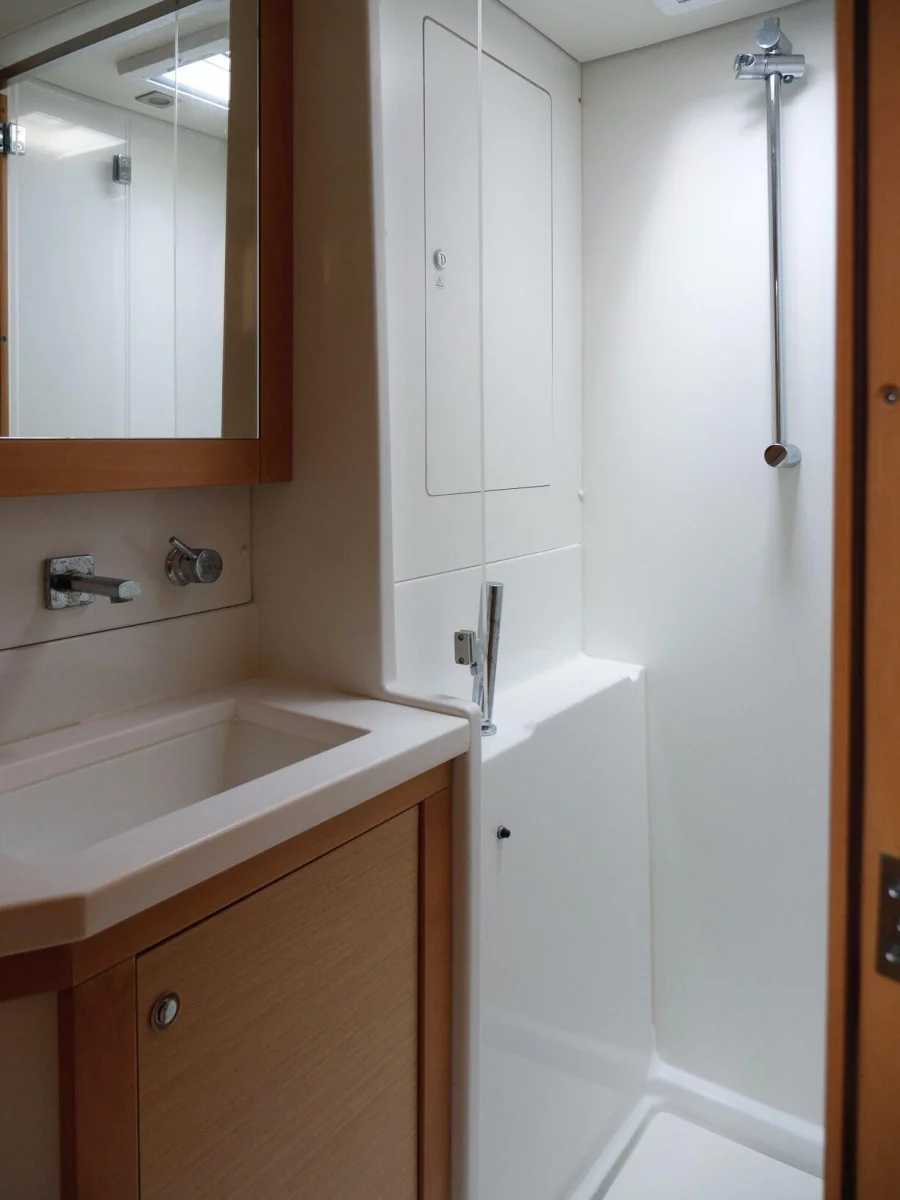 Lagoon 450 (MADAGASCAR) Interior - shower (photo taken 2019) - 2