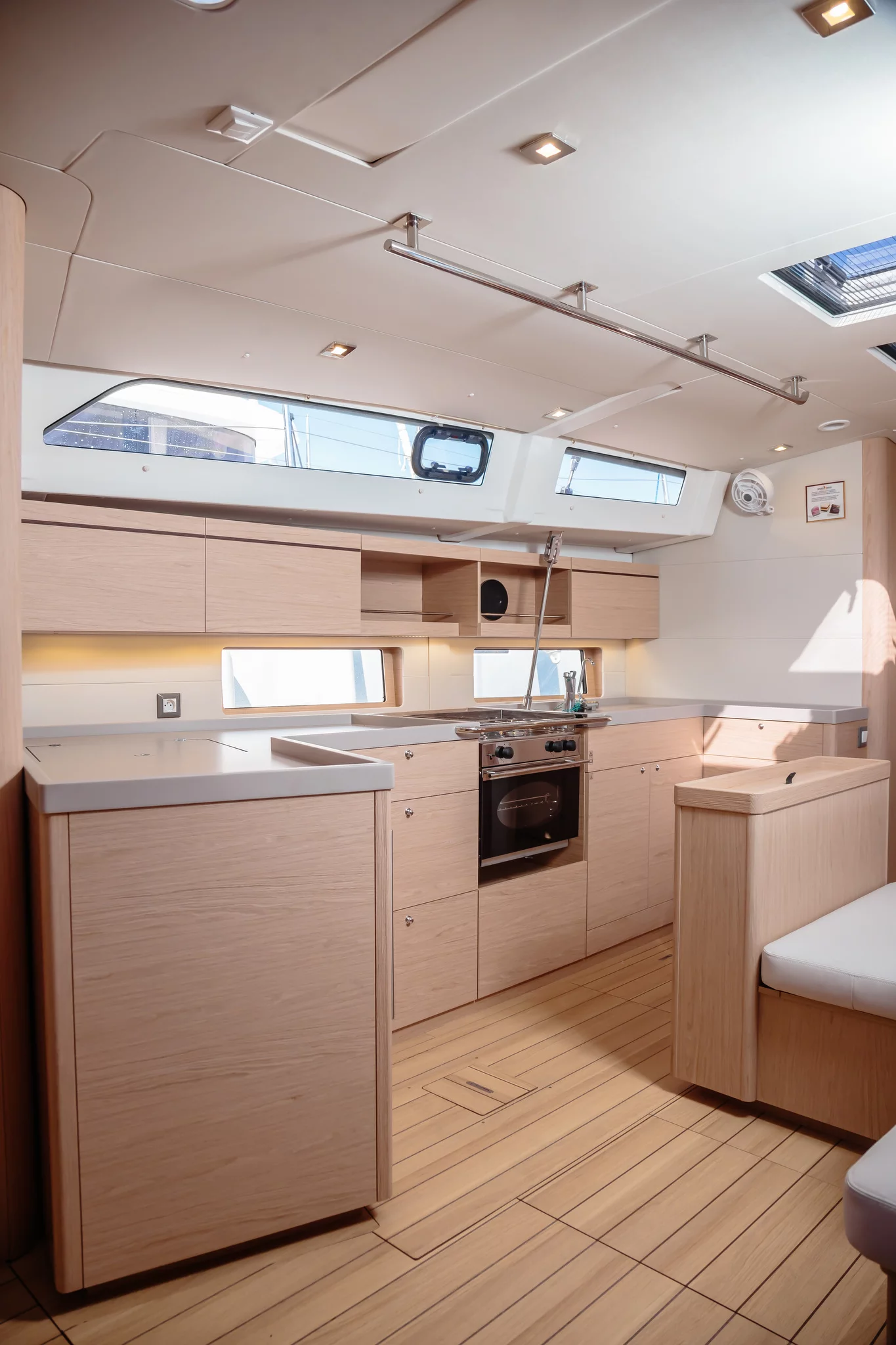 Oceanis 46.1 (Nemesi - Standard line) dinette - 2