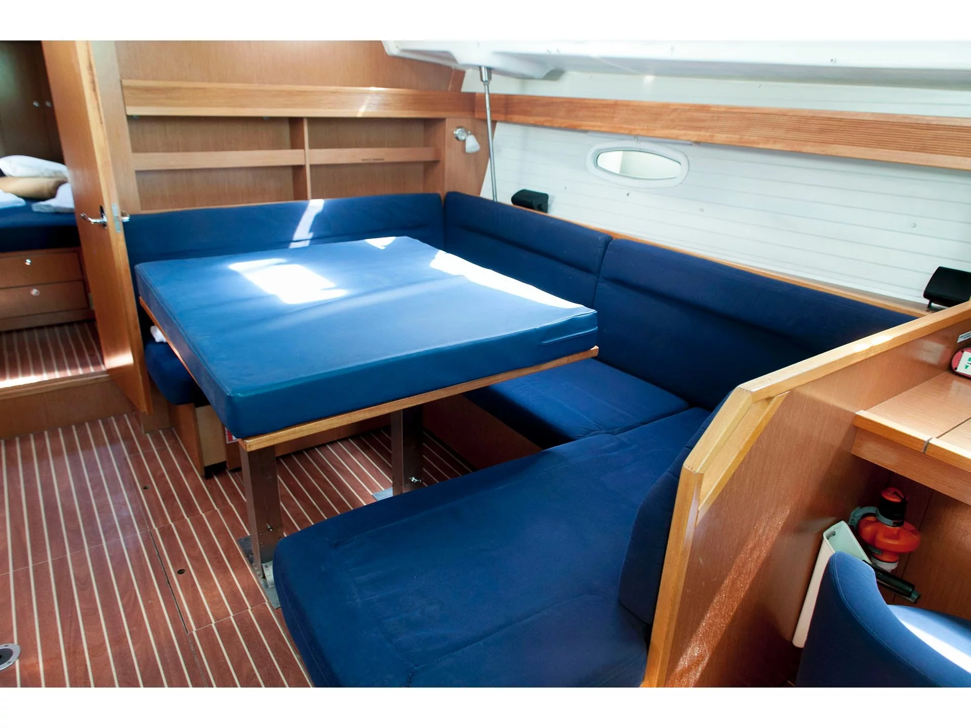 Bavaria 43 Cruiser (S/Y Constantina) Interior image - 3