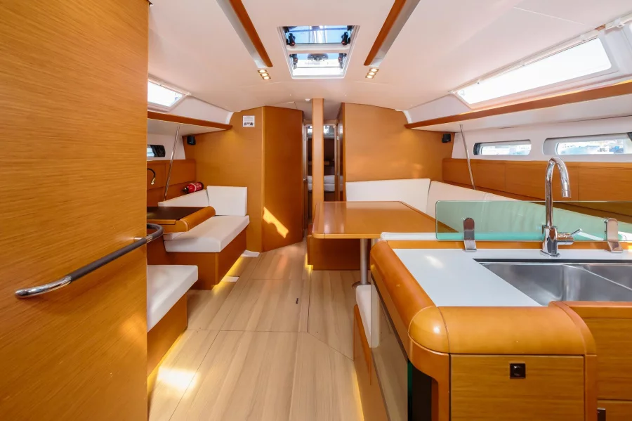Sun Odyssey 449 (Ilios - Standard line) dinette - 8