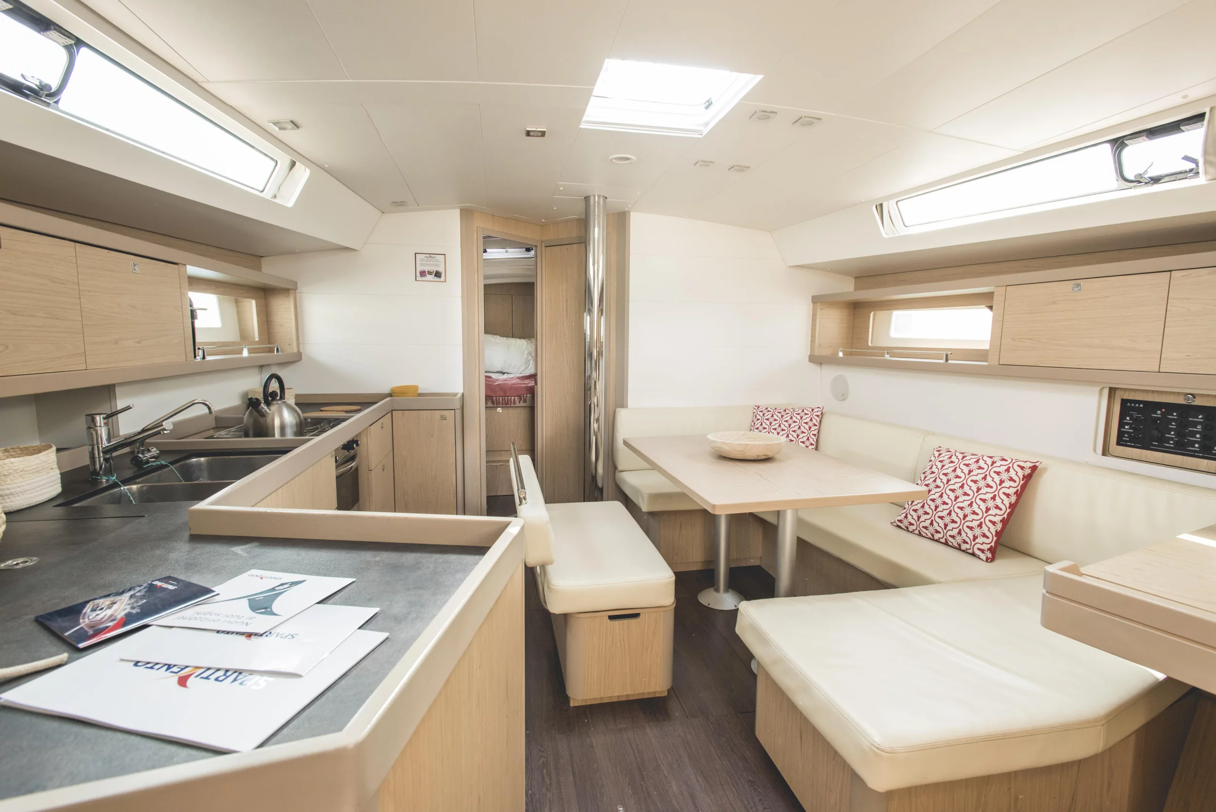 Oceanis 45 (Ayther - Standard line) dinette - 11