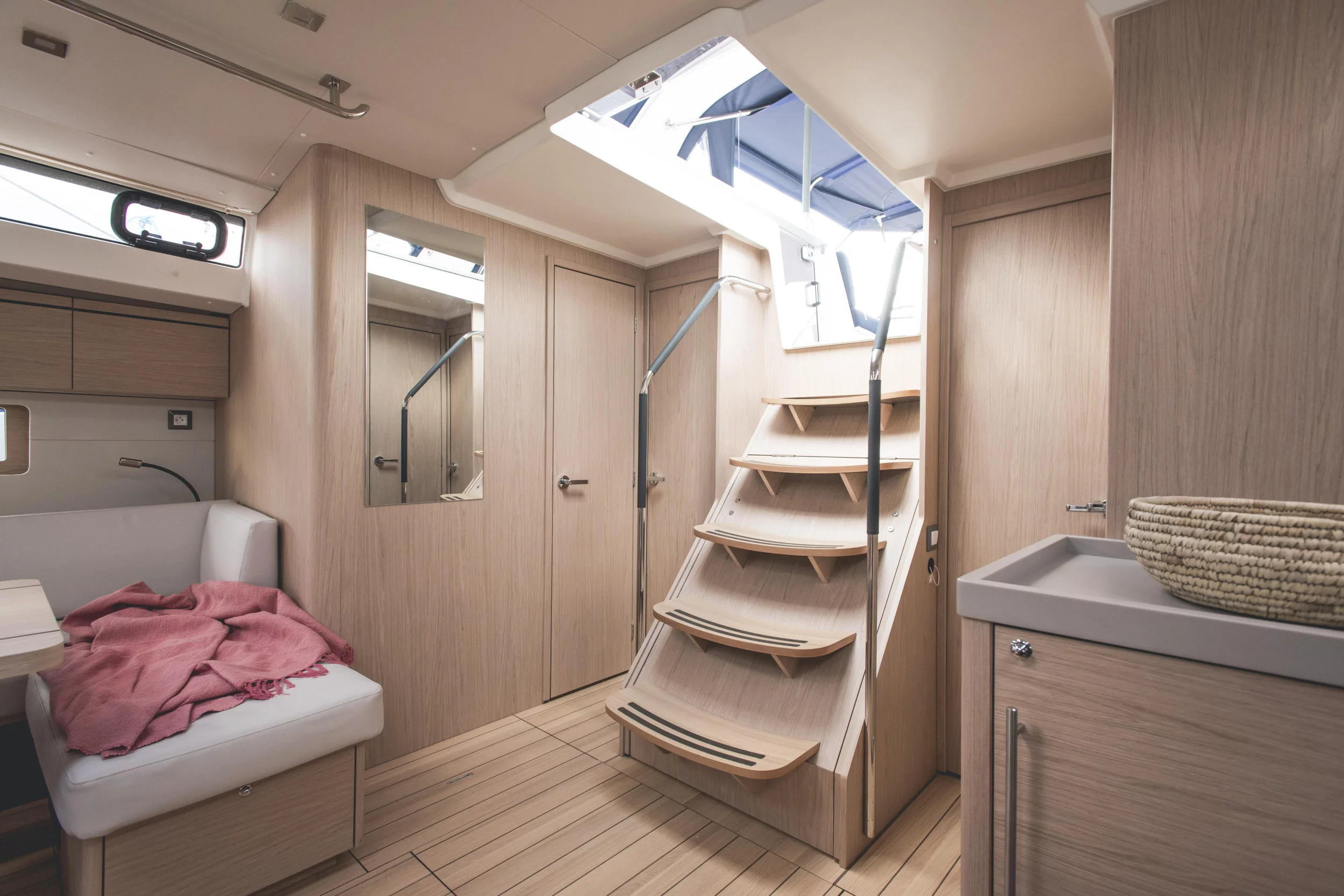 Oceanis 51.1 (Aphros - Comfort line) scala - 8