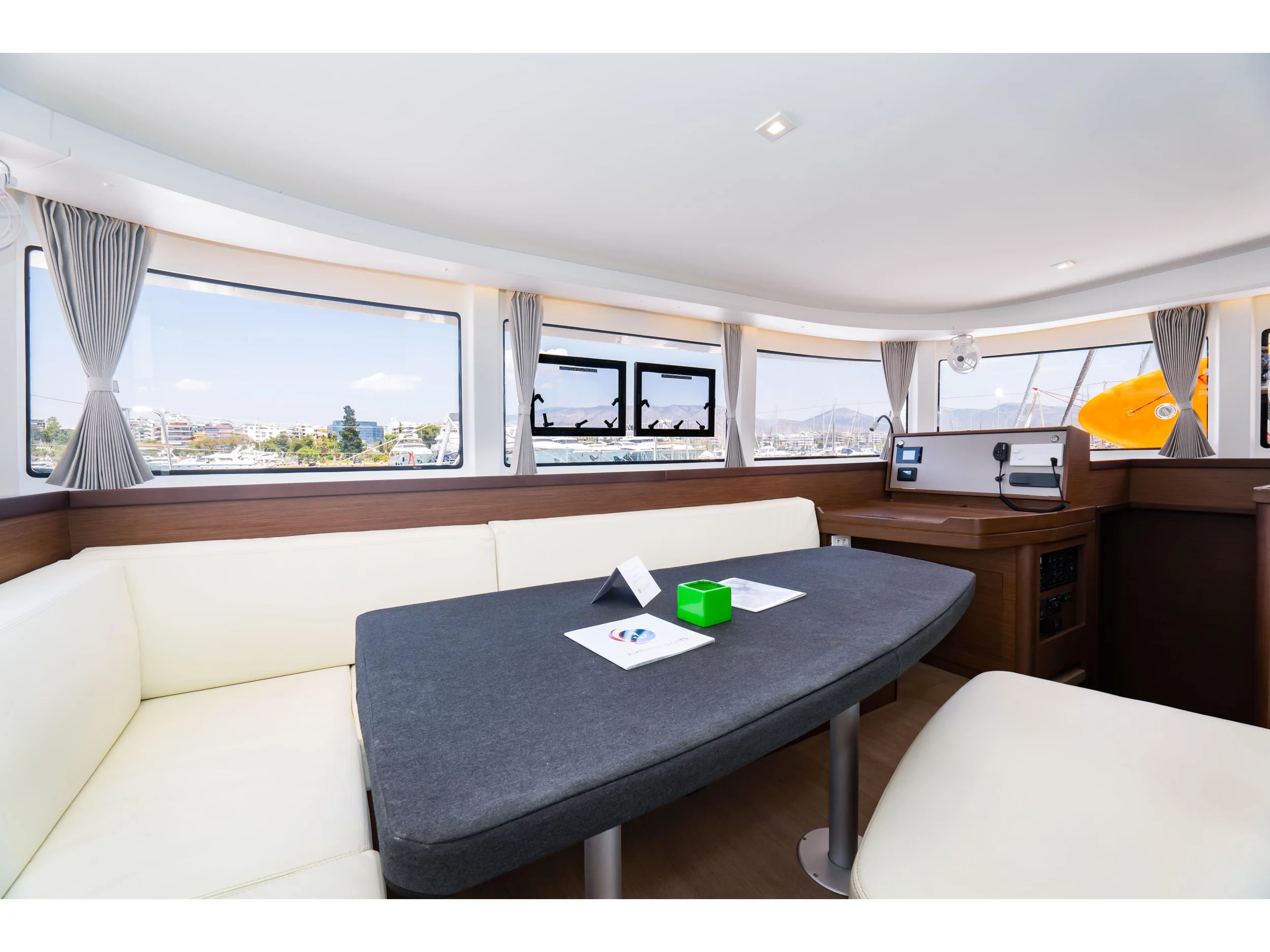 Lagoon 42 (4 Dbl / 2 singles 12) (ANEMI) Interior image - 12