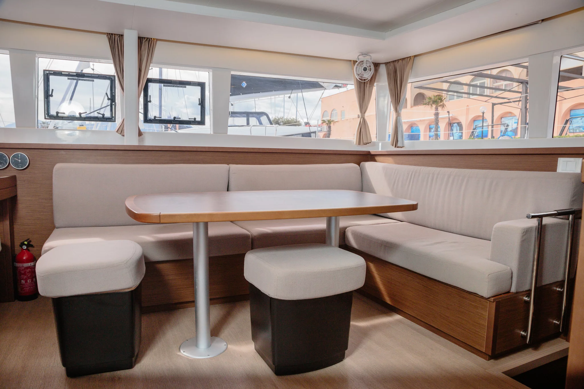 Lagoon 450 Fly (Didyme - Standard line) dinette - 8