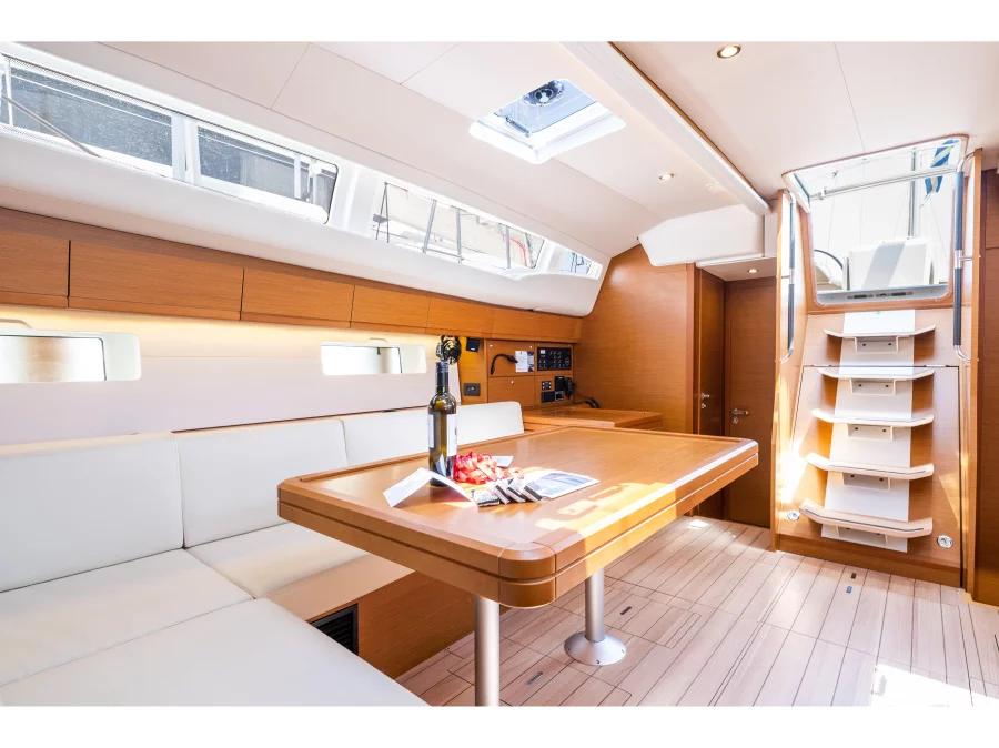 Sun Odyssey 519 - 5 cabs (AETHRA) Interior image - 8