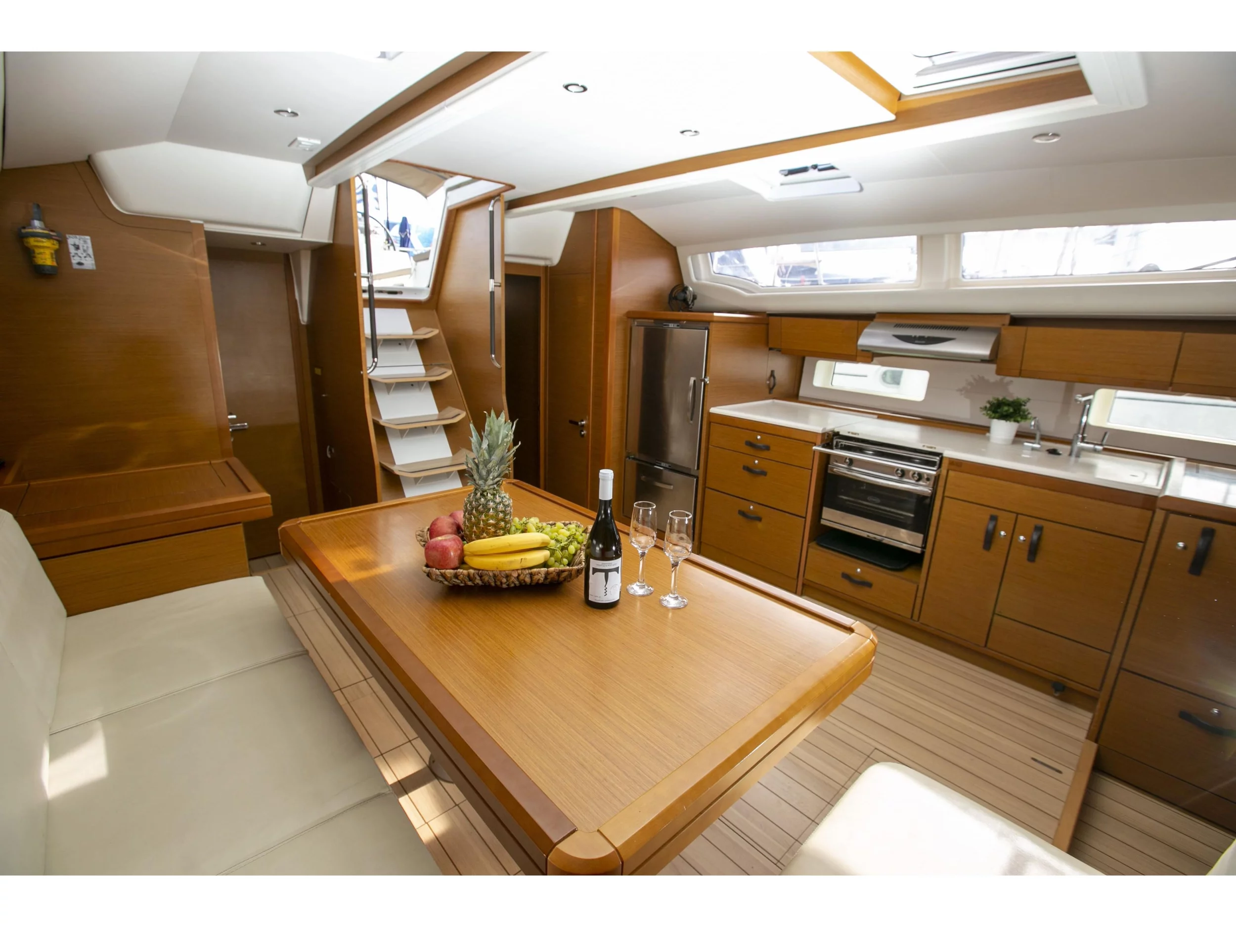 Jeanneau 54 (MAGIC ANGEL) Interior image - 2