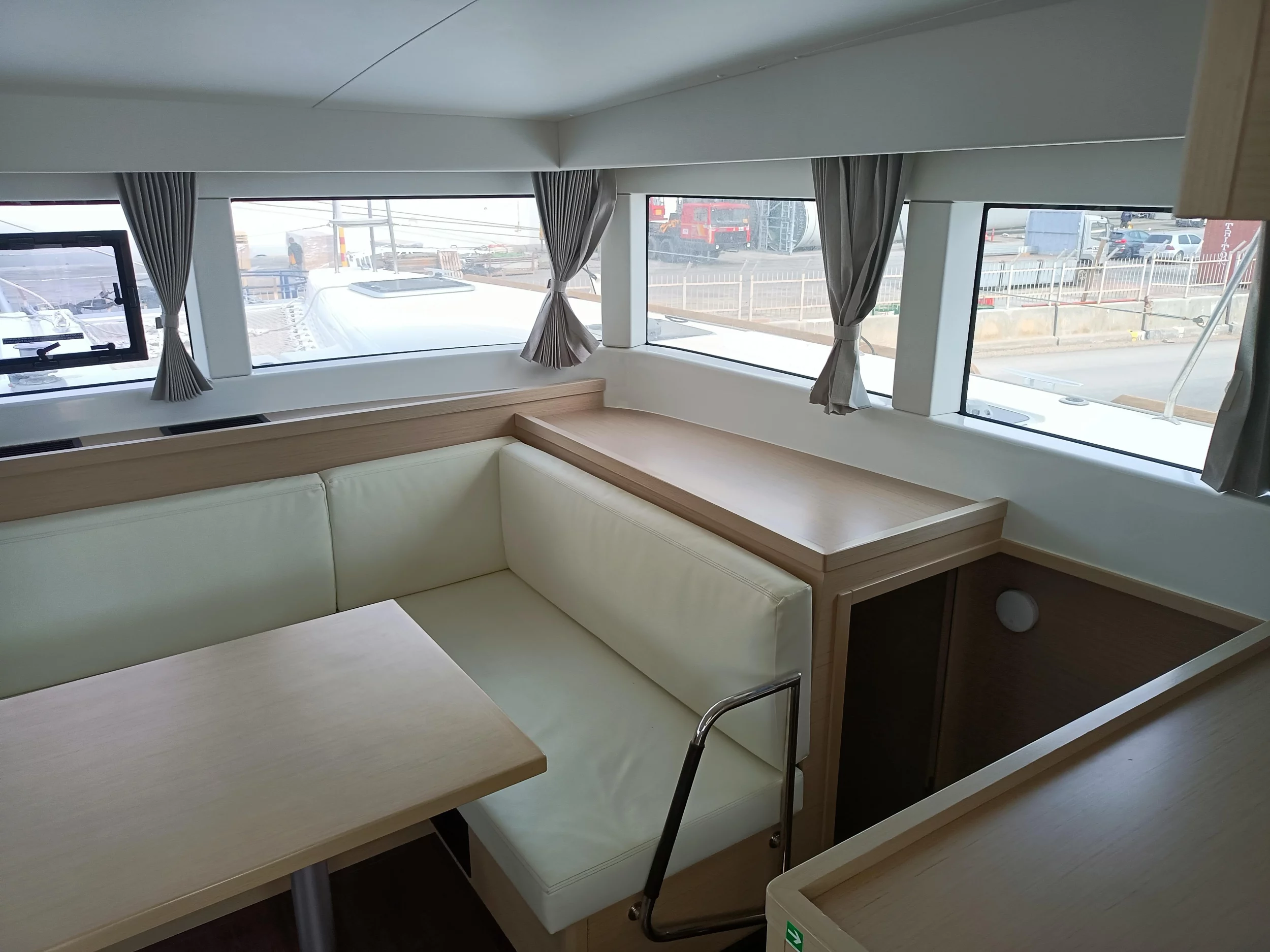Lagoon 40 (Nami Maru)  - 16