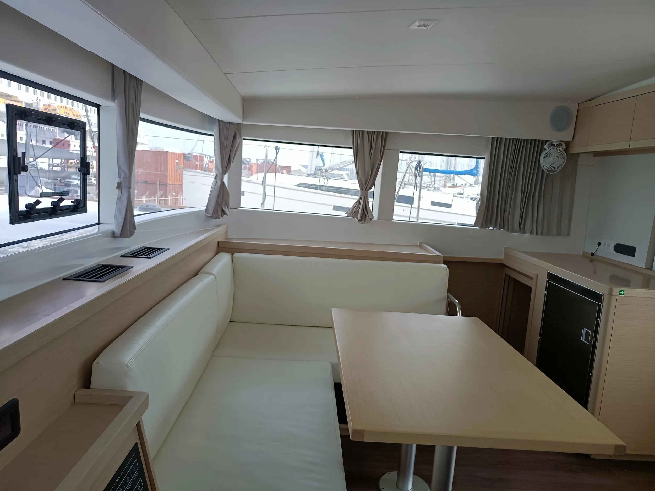 Lagoon 40 (Nami Maru)  - 19