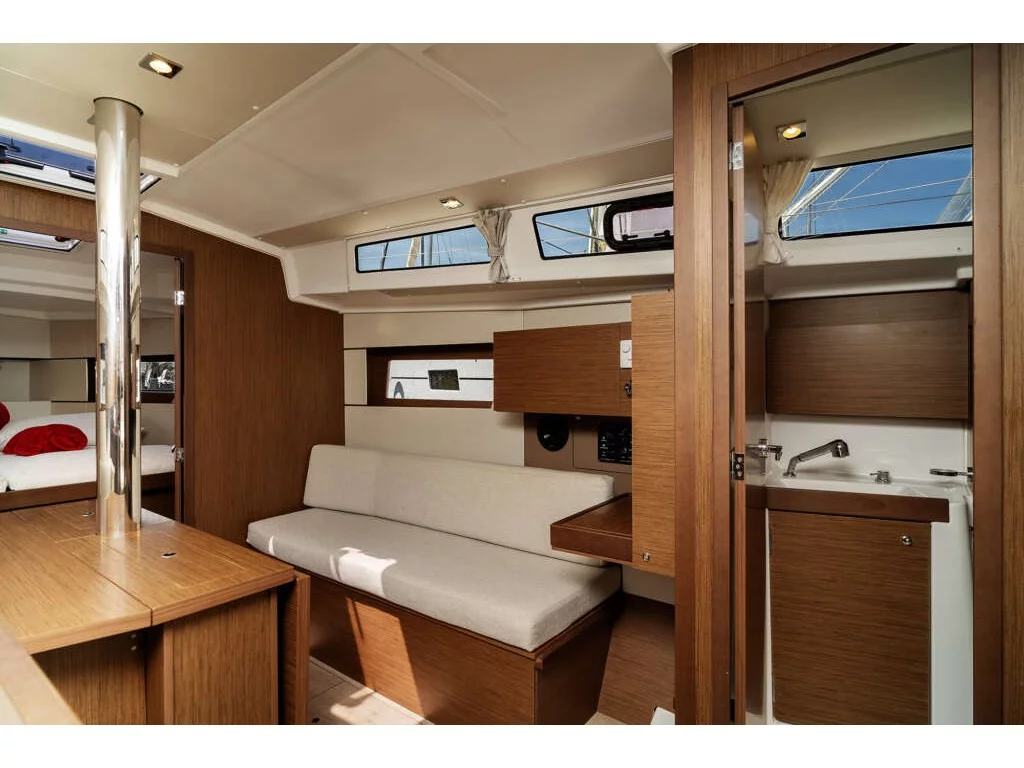Oceanis 38 (Gabri) Interior image - 2