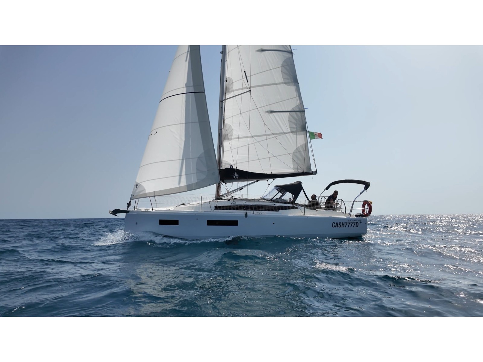 SUN ODYSSEY 350 2 CABINES — photo 2