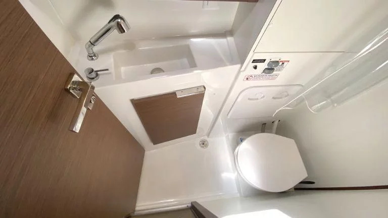 Lagoon 40_1 (Sunset) Toilet - 24