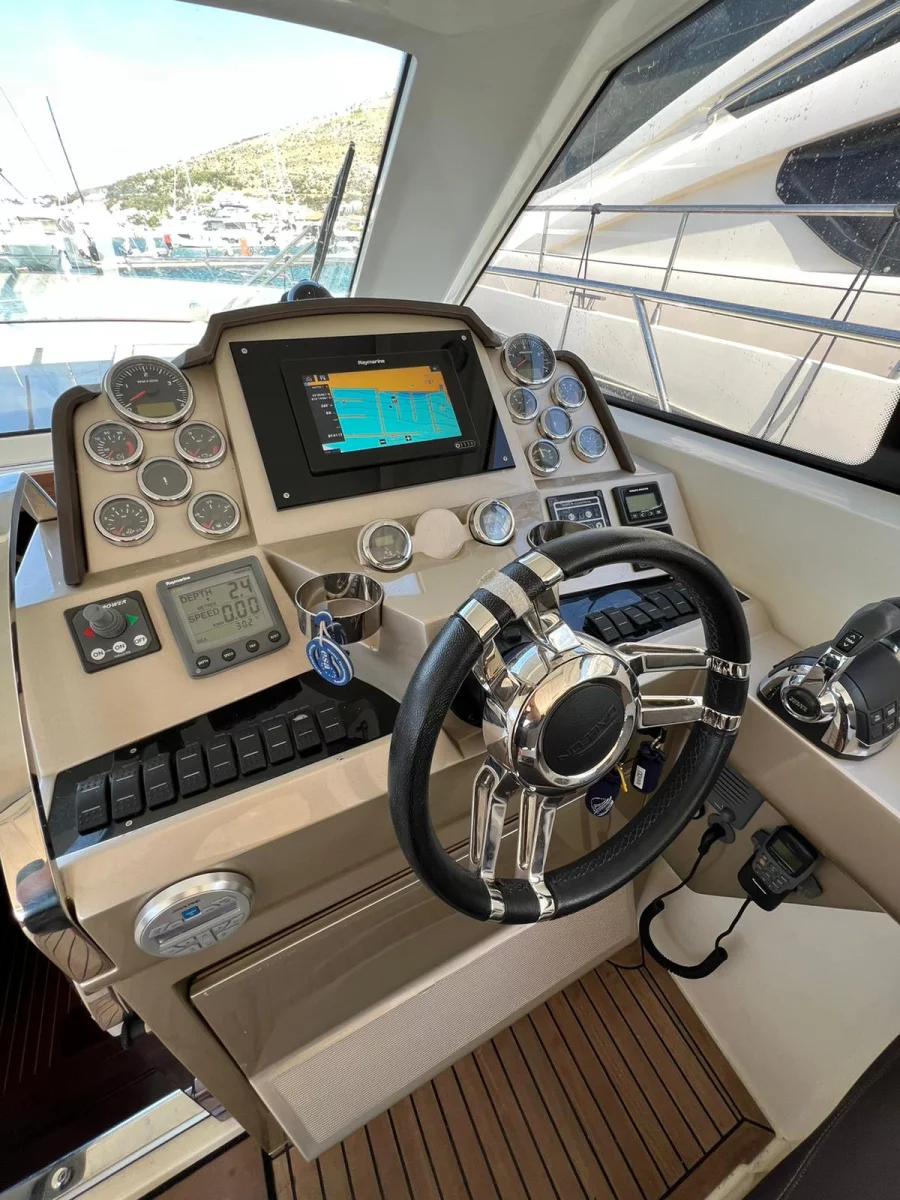 Galeon 385 HTS (Manoli)  - 16